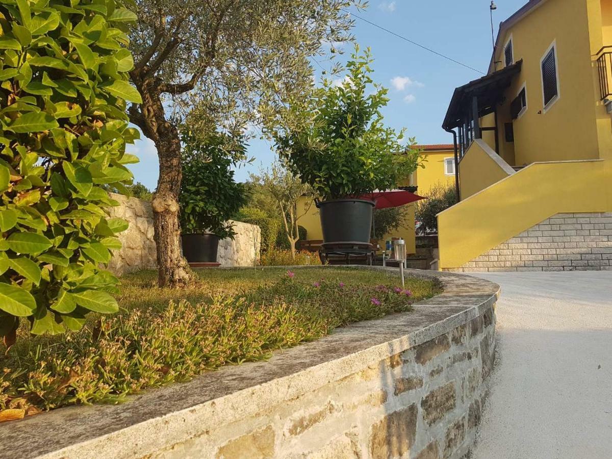 Soba Gracijela Hotel Motovun Exterior photo